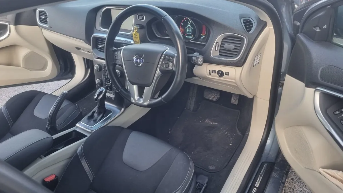 2014 Volvo V40 T4 1.6 petrol automatic start&drive - Image 4