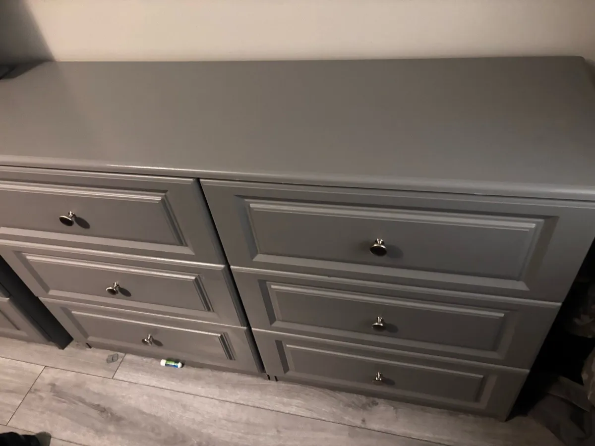 Chest of drawers - Image 1