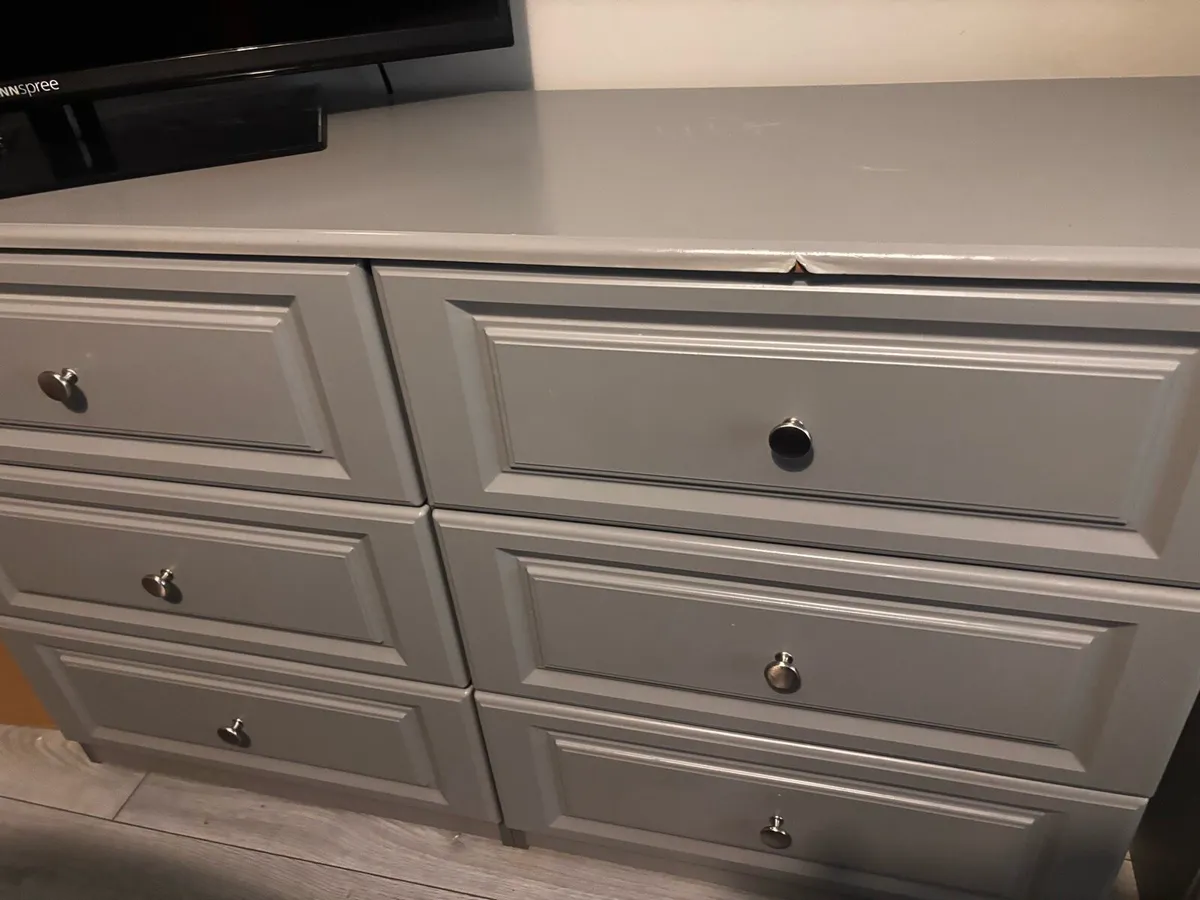 Chest of drawers - Image 1