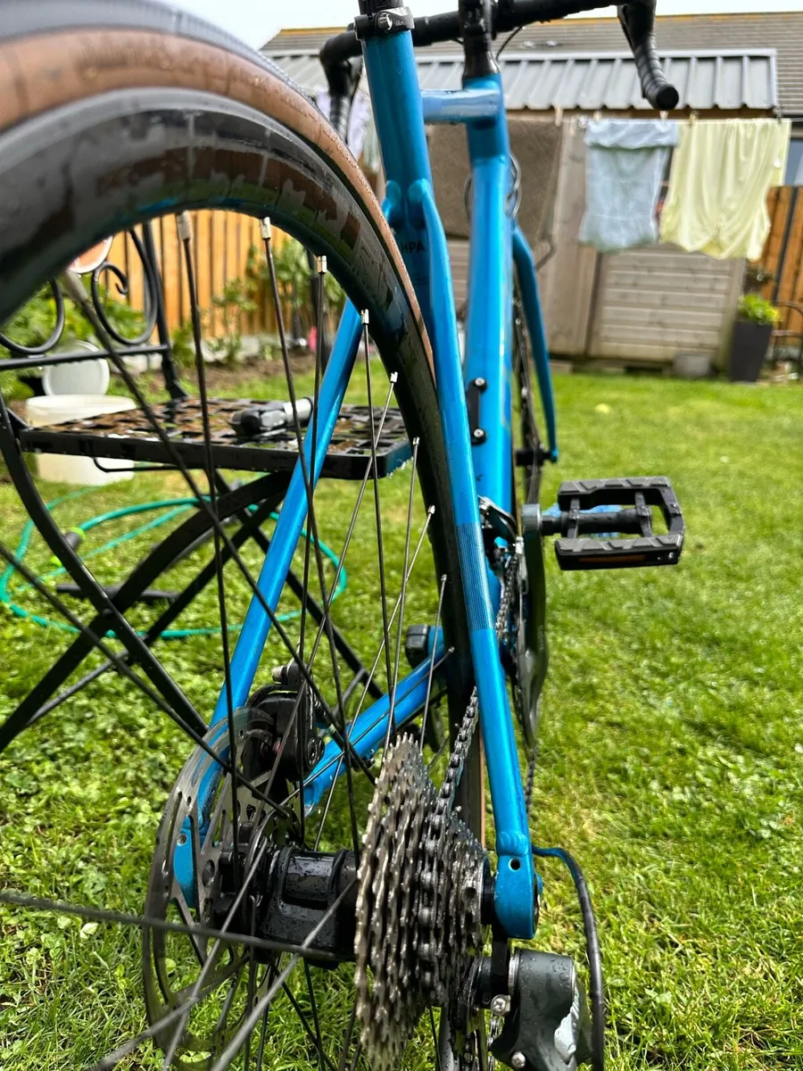 Cube Attain Race Road Bike in Blue/Spectral - Image 2