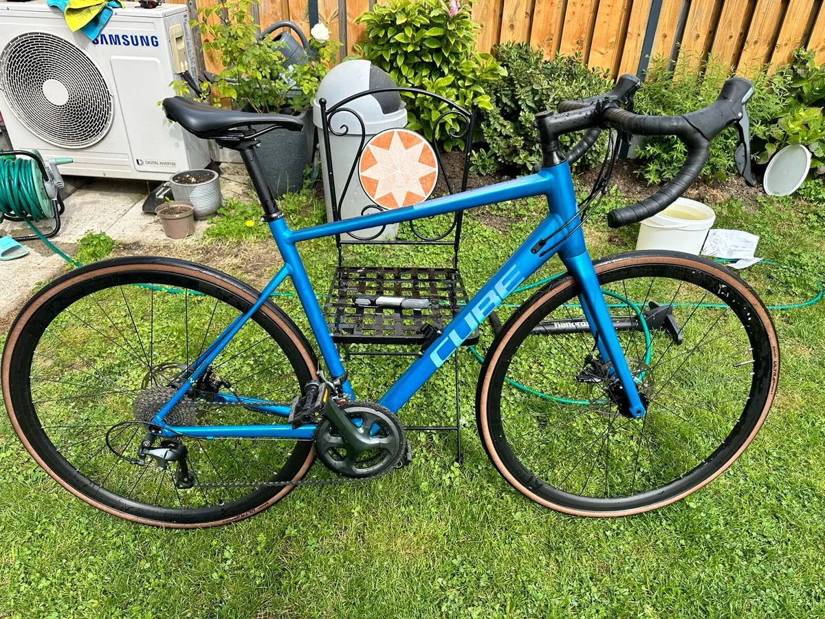 Cube Attain Race Road Bike in Blue/Spectral - Image 1