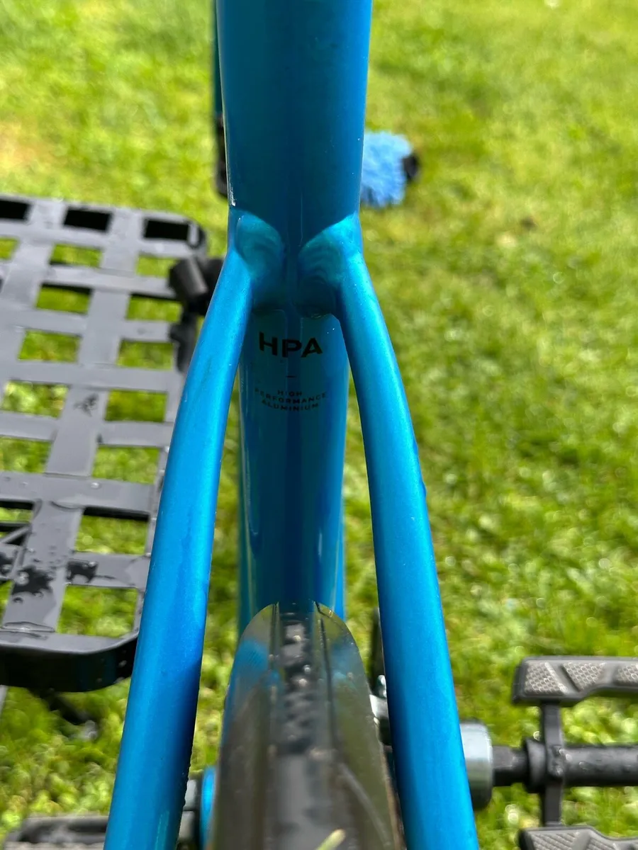 Cube Attain Race Road Bike in Blue/Spectral - Image 3