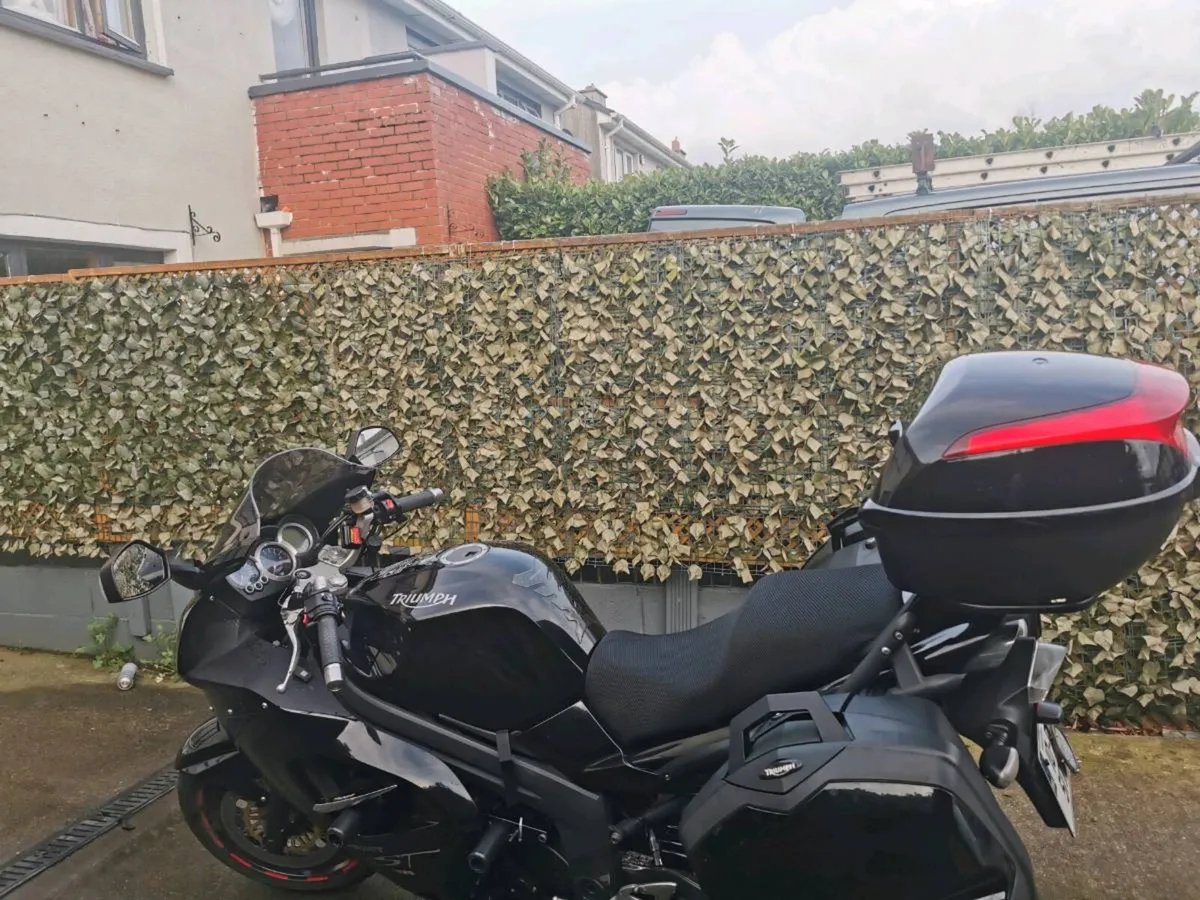 2010 Triumph sprint st 1050 - Image 2