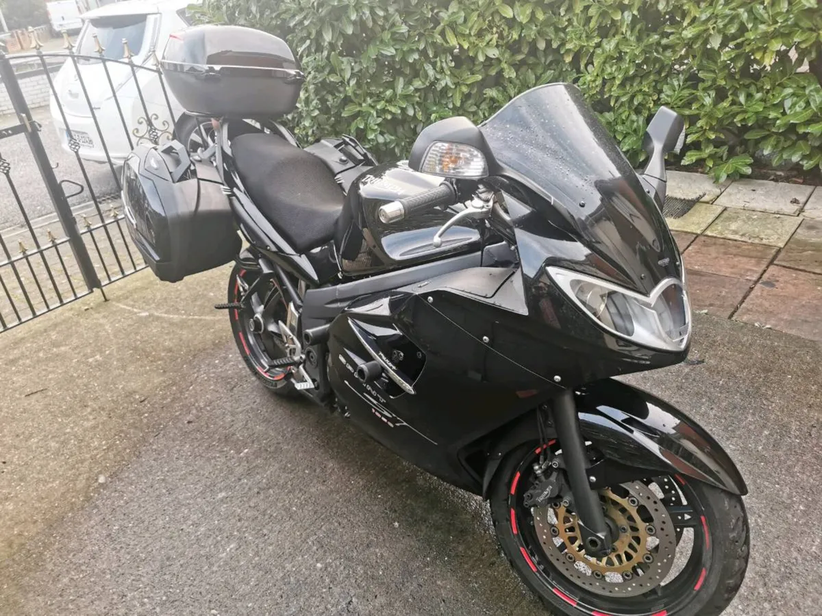 2010 Triumph sprint st 1050 - Image 1