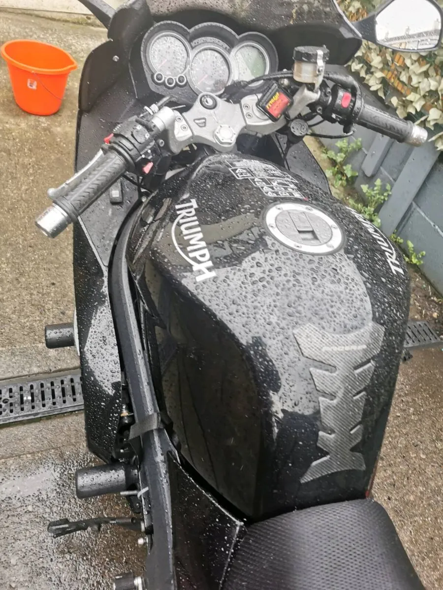 2010 Triumph sprint st 1050 - Image 4