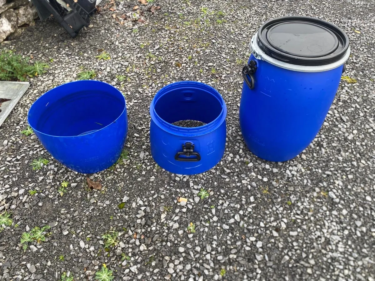 Barrels, chairs & lights - Image 1