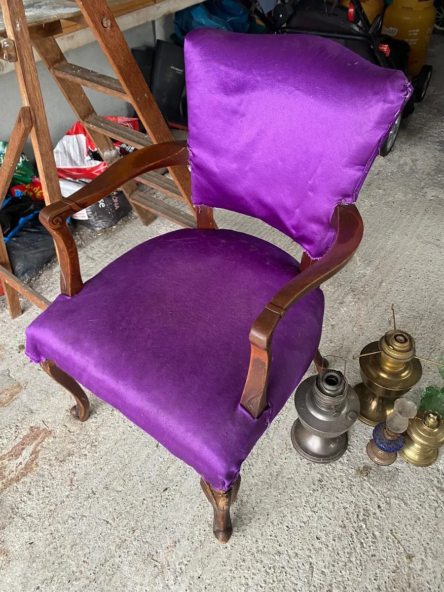 Barrels, chairs & lights - Image 4