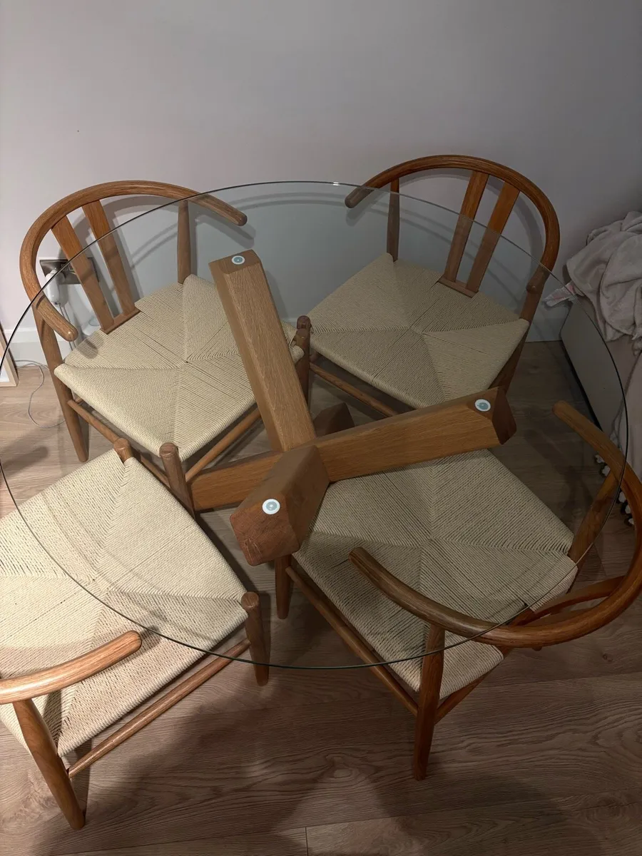 Round glass dining table and chairs - Image 3