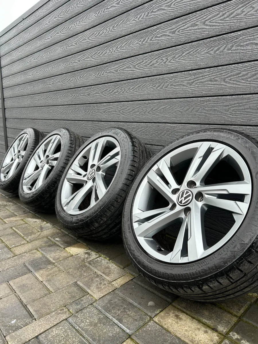 17” GENUINE GOLF R-LINE ALLOY WHEELS & TYRES - Image 1