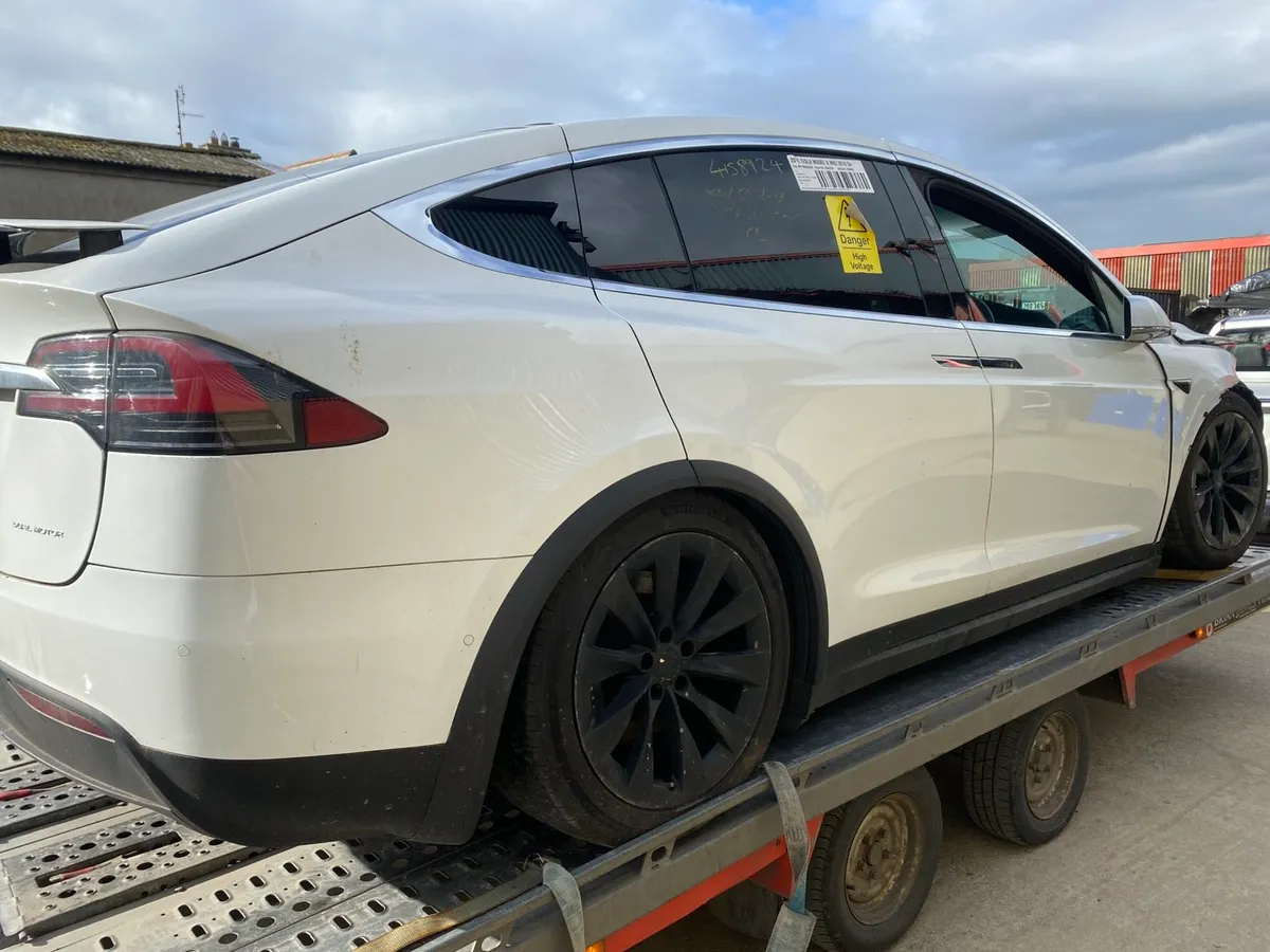 2019 Tesla Model X for breaking - Image 3
