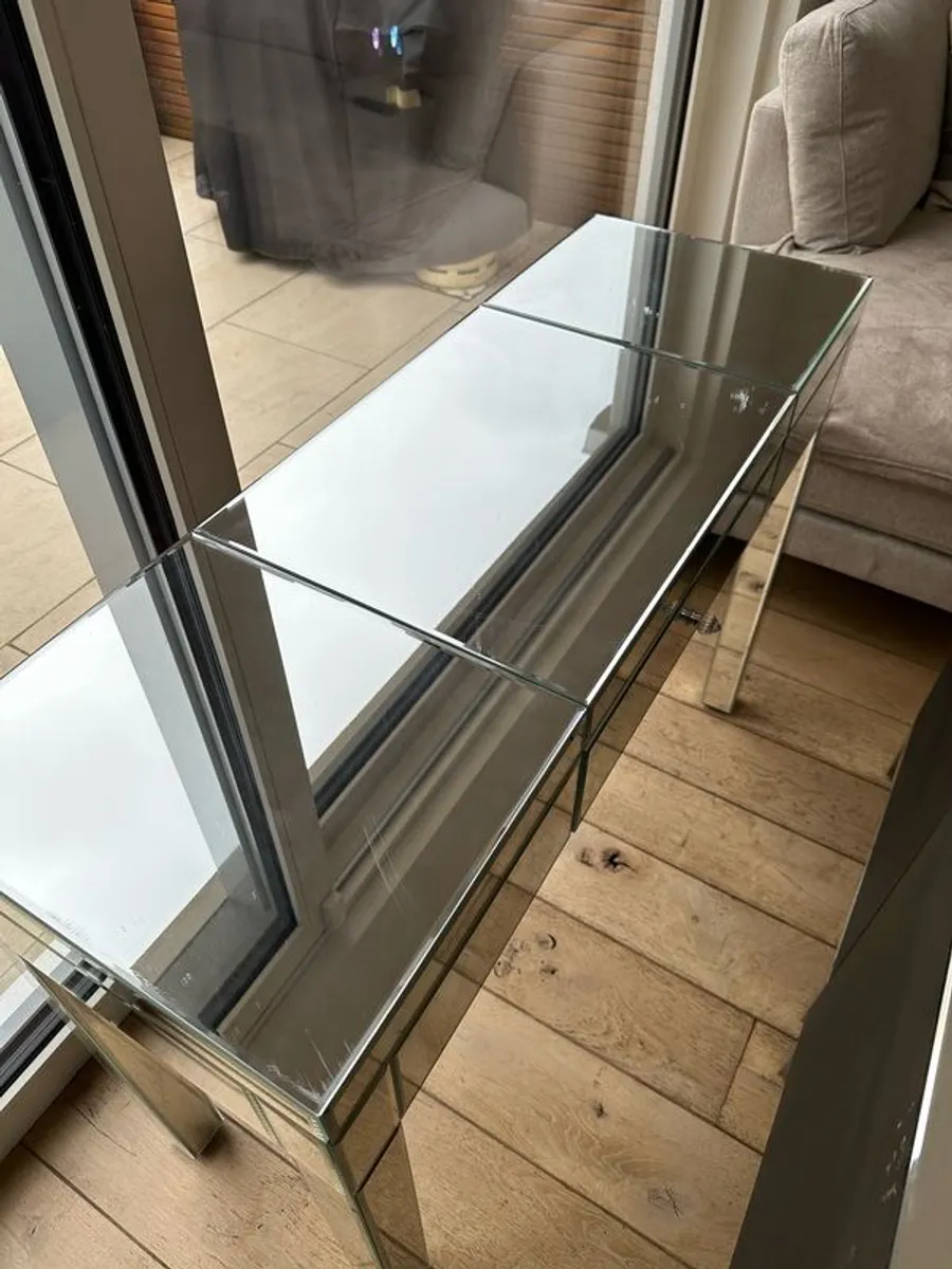 Mirrored Bedroom drawers and dresser - Image 3