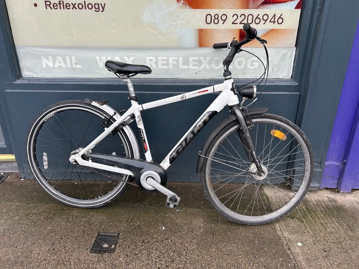 Giant Hybrid bike ❗️Open 7 days of the week - Image 1