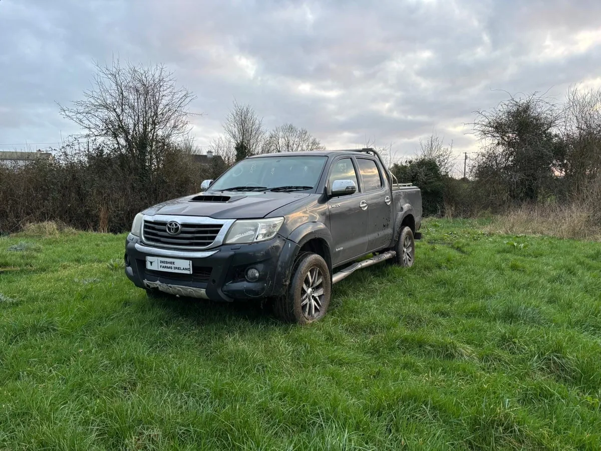 Hilux Invincible 2013 - Image 1