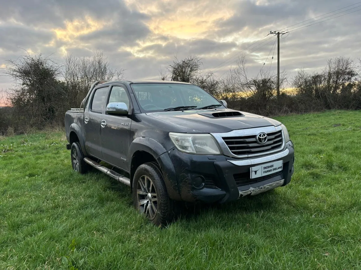 Hilux Invincible 2013 - Image 2