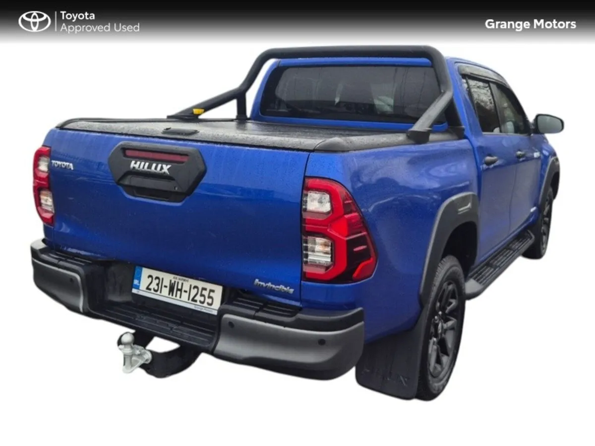 Toyota Hilux 2.8 INVINCIBLE AUTO**ROLLER SHUTTER L - Image 3
