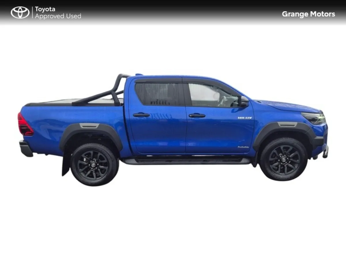 Toyota Hilux 2.8 INVINCIBLE AUTO**ROLLER SHUTTER L - Image 4