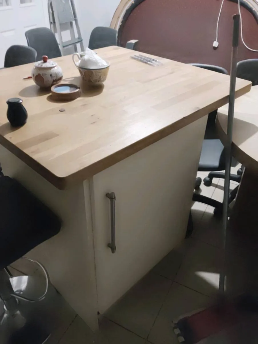 Island and 3, stools bargain  140 for the lot - Image 1