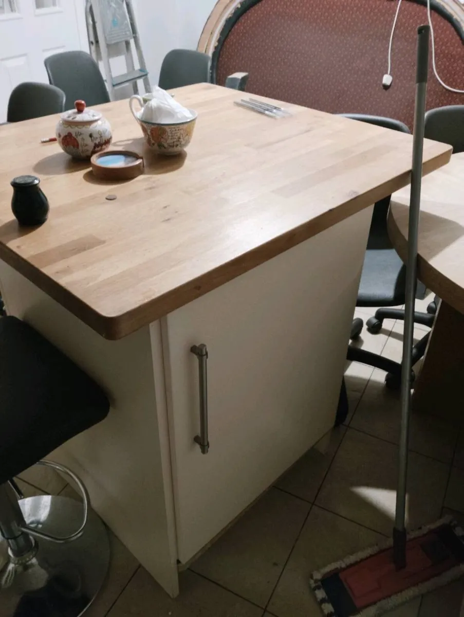 Island and 3, stools bargain  140 for the lot - Image 2