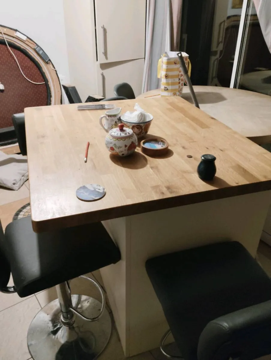 Island and 3, stools bargain  140 for the lot - Image 3