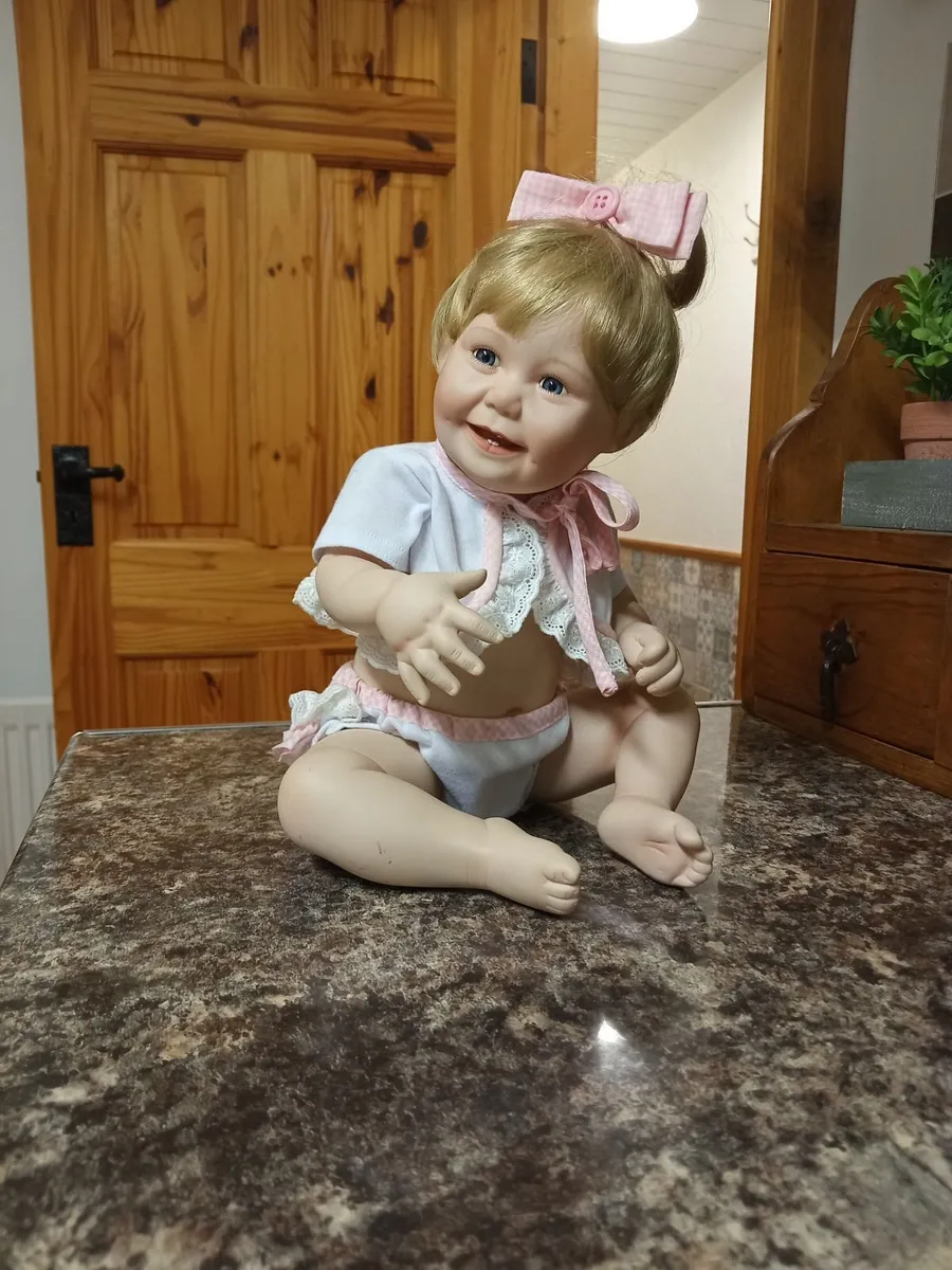 Porcelain doll - Image 1