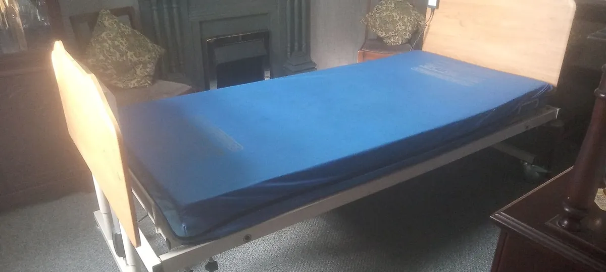 Hospital bed - Image 1