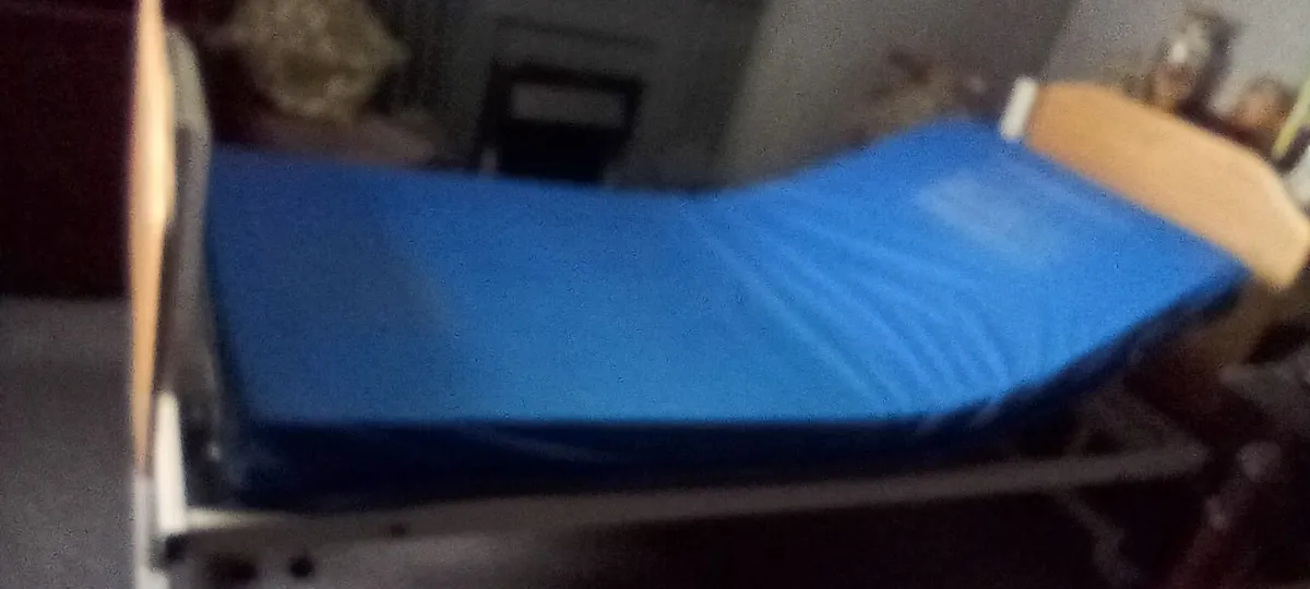 Hospital bed - Image 2