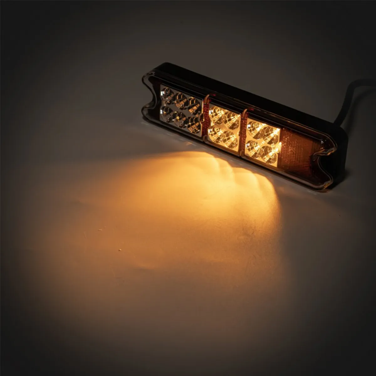 LED Tail Light – Pair 18 LED 12/24V Small Rear - Image 3