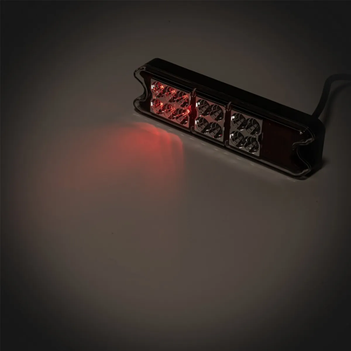 LED Tail Light – Pair 18 LED 12/24V Small Rear - Image 4