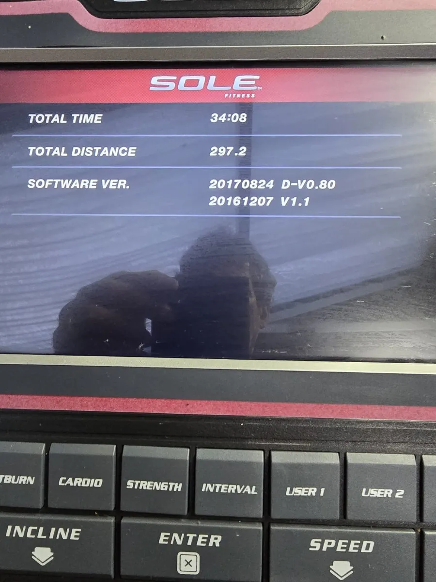 Treadmill for sale as new - Image 4