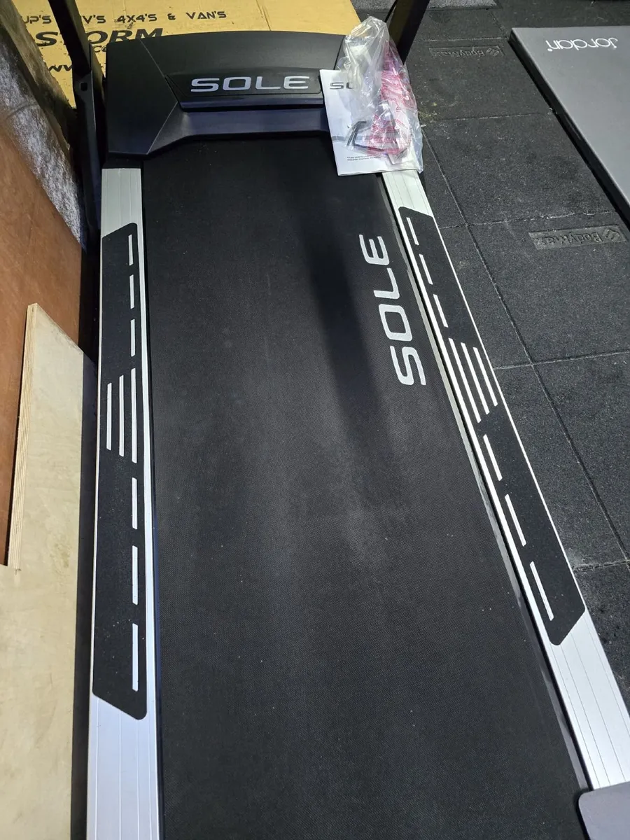 Treadmill for sale as new - Image 3