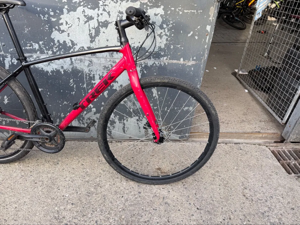 Trek hybrid bike ❗️Open 7 days of the week ❗️ - Image 3