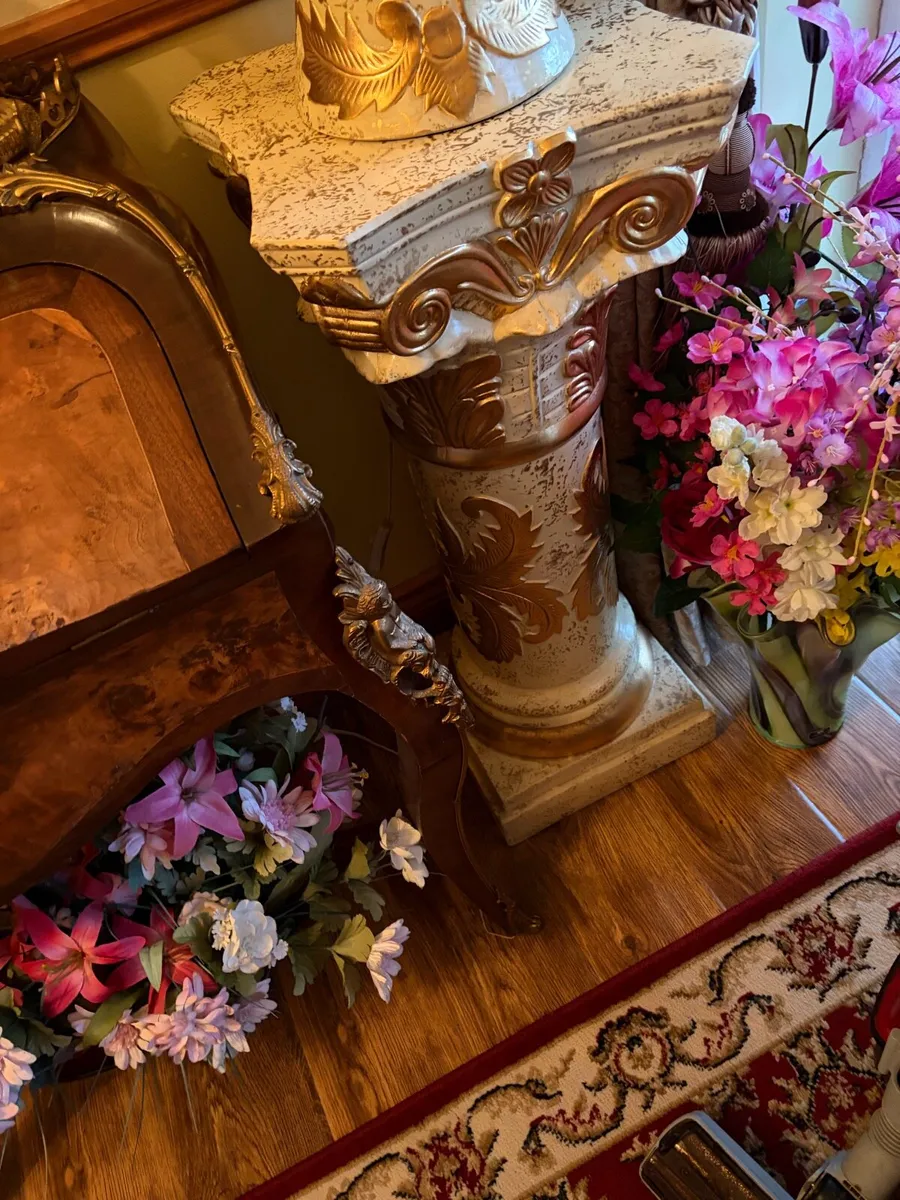 Matching table light and column stand - Image 2