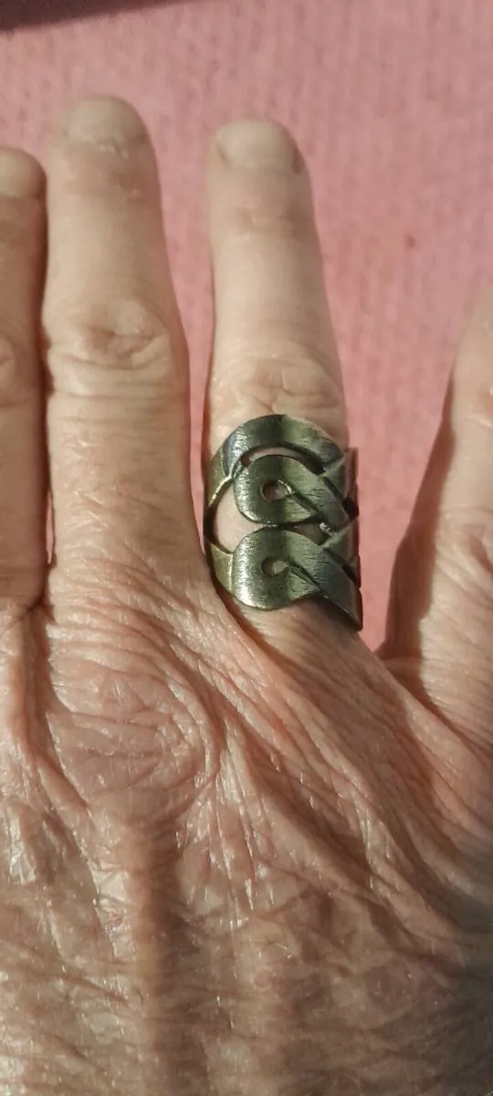 Celtic style ring - Image 1