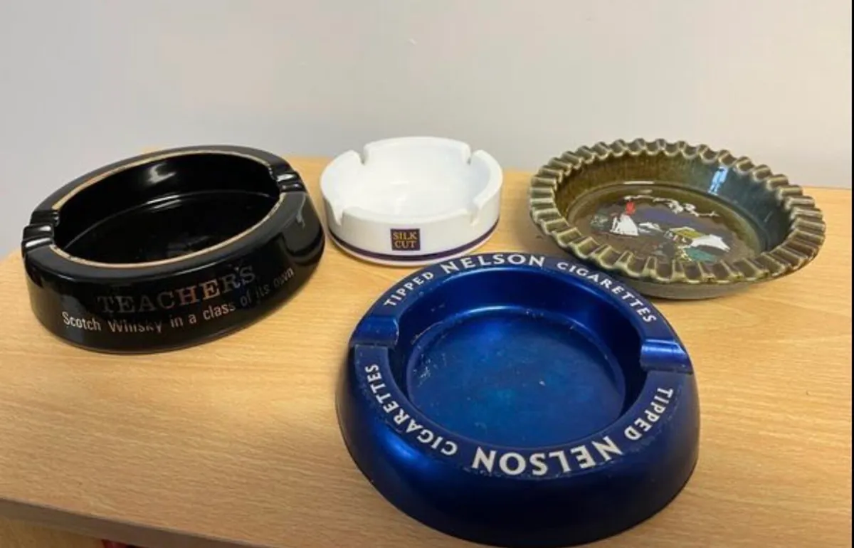 Collection of seven old advertisement ashtrays - Image 1