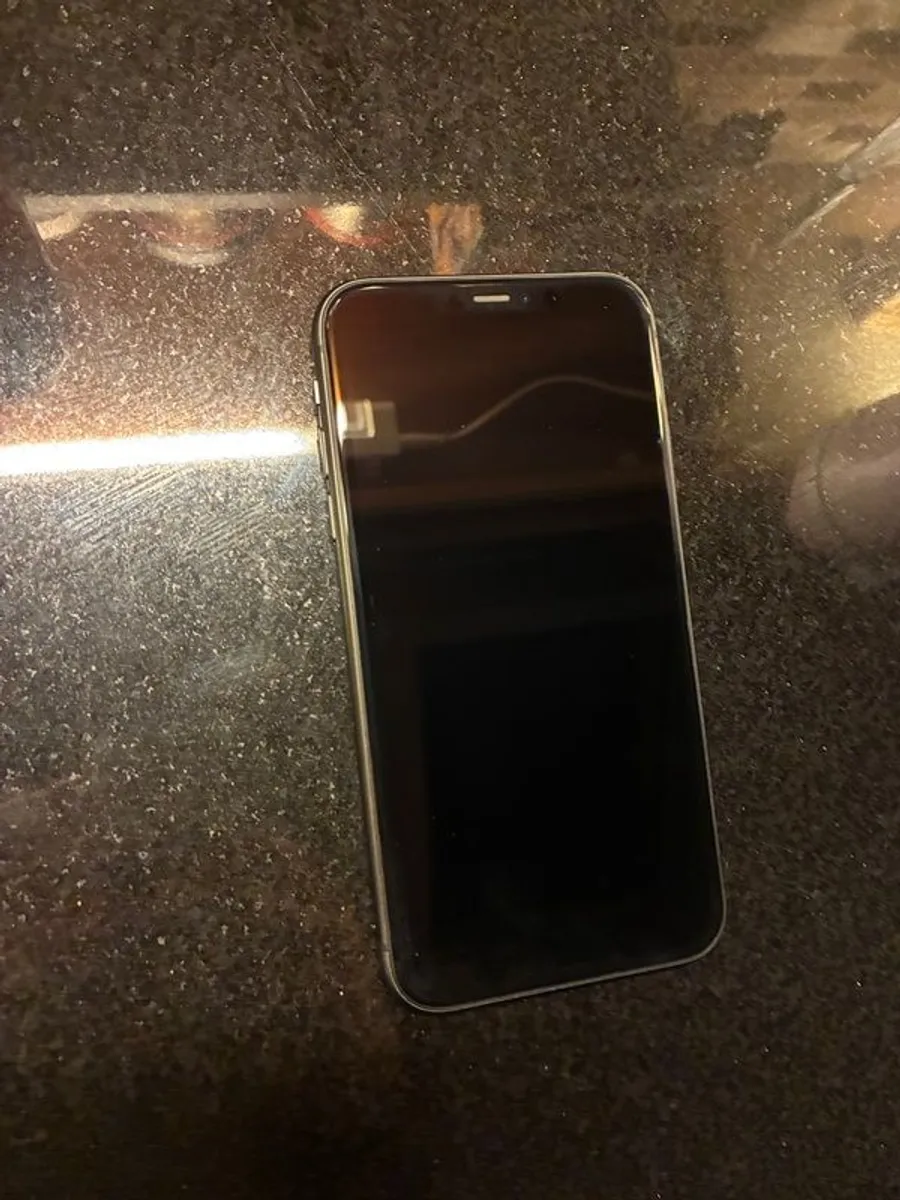 iPhone 11 64GB Bundle - Image 3