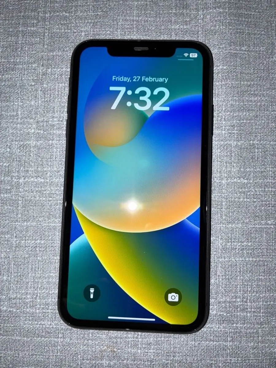 iPhone 11 64GB Bundle - Image 4