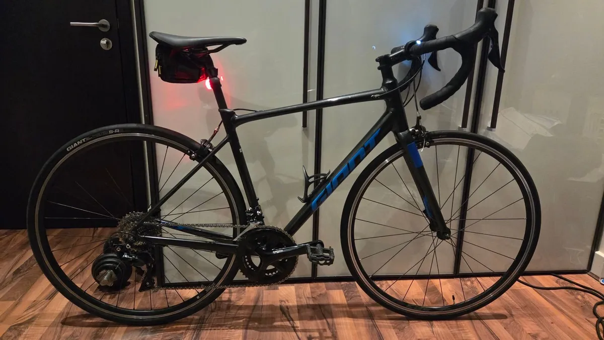 Giant Contend SL1 road bike - Image 1