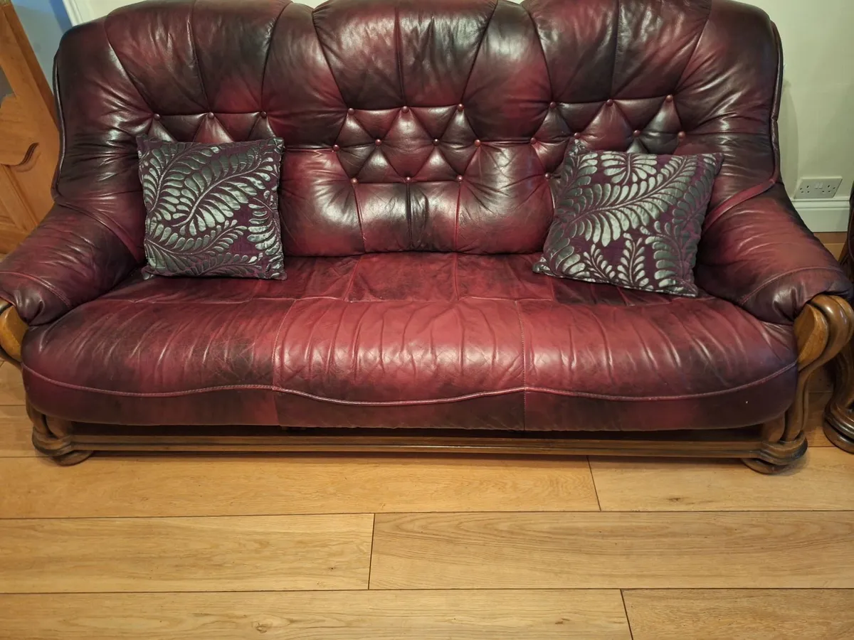 Leather 3 seats sofa with 2 arm chairs - Image 2
