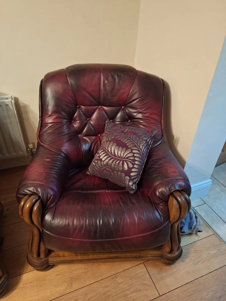 Leather 3 seats sofa with 2 arm chairs - Image 3