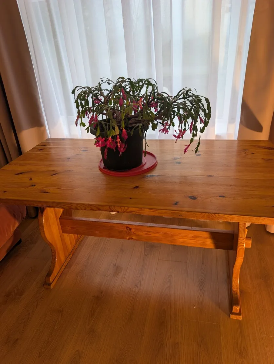 Dining table - Image 2