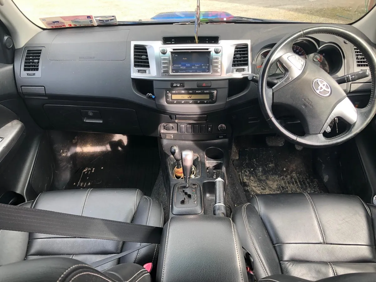 Toyota Hilux Invincible - Image 4