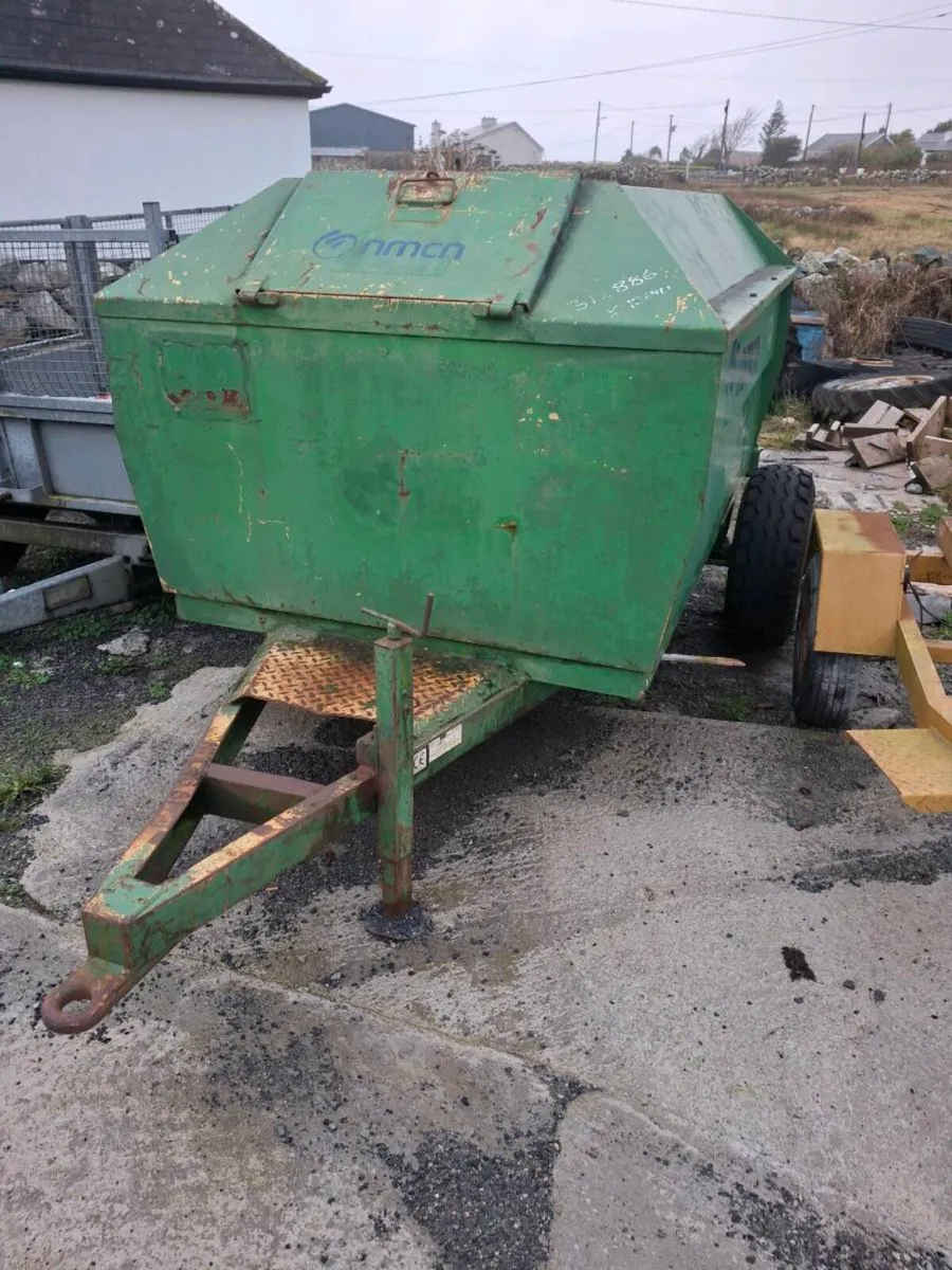 Fuel bowser - Image 1