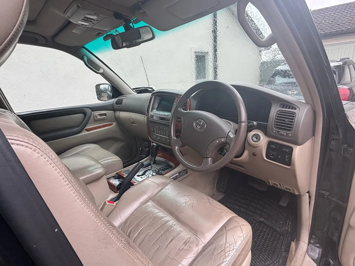 Toyota Land Cruiser  Amazon - Image 4