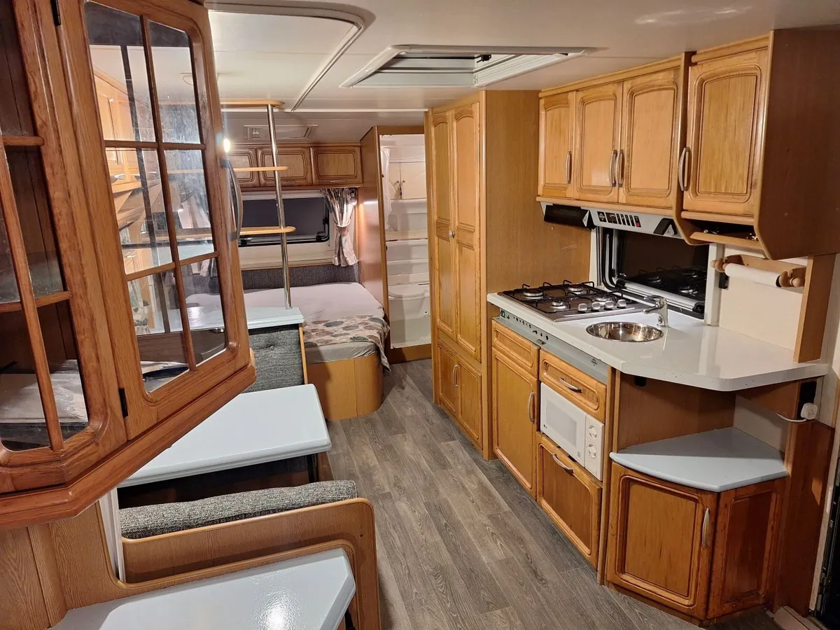Hobby Prestige 650 Touring Caravan - Image 3