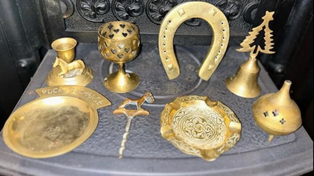 Collection of 8 Vinatge brass items