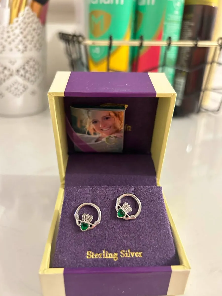 2dresses and earrings - Image 3