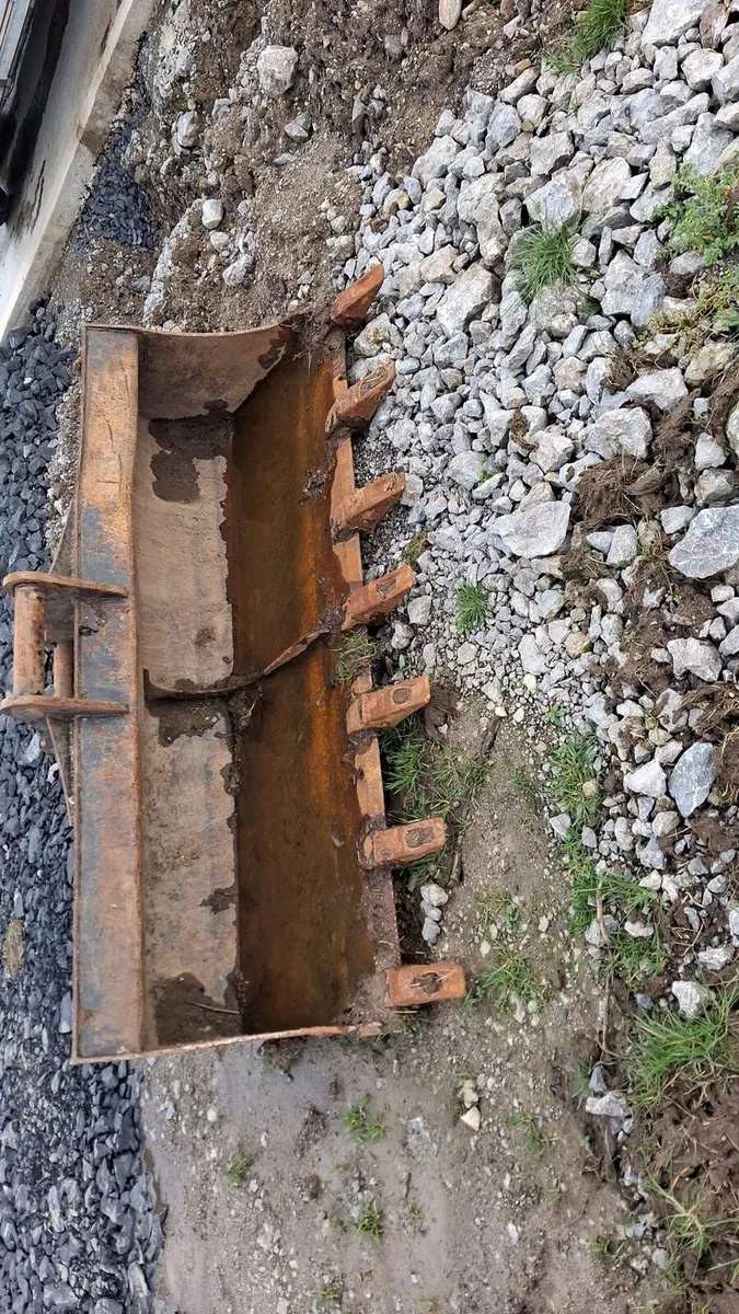 Digger bucket - Image 1