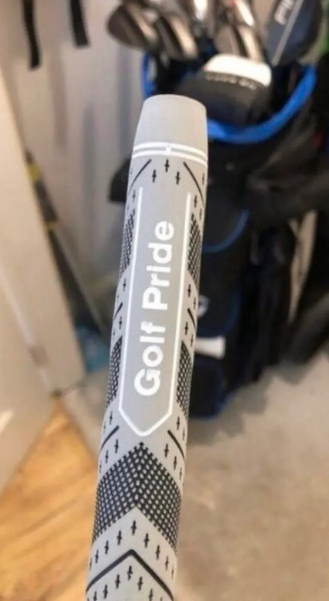(10) MIDSIZE Golf Pride Grips - Image 2