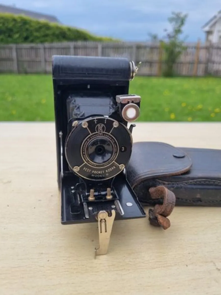 Kodak Vest Pocket Model B Folding Camera - Image 1