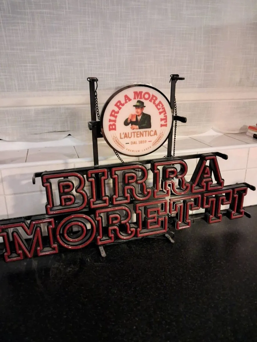 Bar memorabilia - Image 1